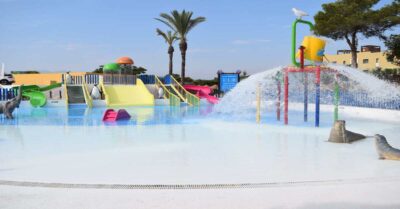 AquaVera es un parque acuático con muchas atracciones para niños y piscinas infantiles
